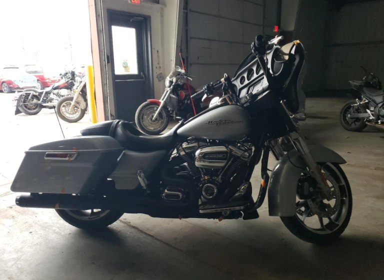 Harley-Davidson FLHX, Street Glide