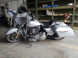 Harley-Davidson FLHX, Street Glide 1