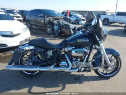 Harley-Davidson FLHX, Street Glide 10