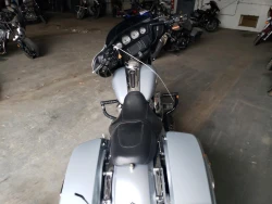 Harley-Davidson FLHX, Street Glide 3